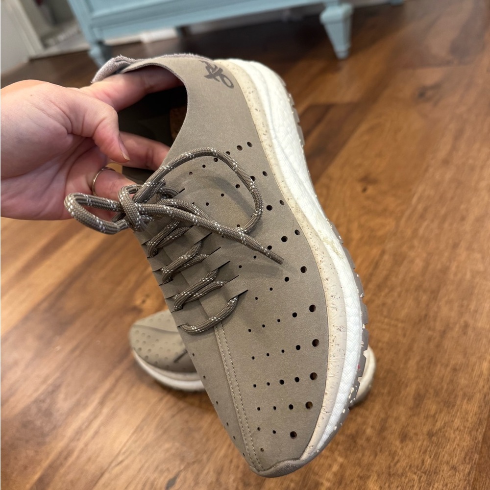Women’s OTBT sneakers